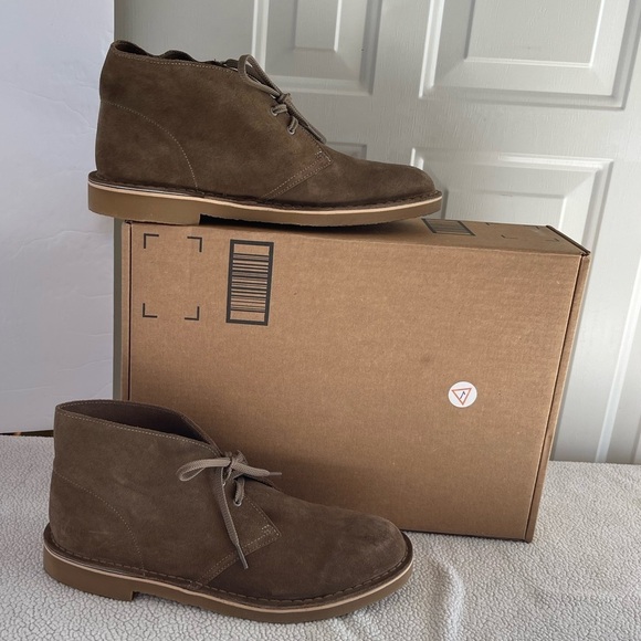 Clarks new in box  Bushacre 3 Chukka tan leather Boot